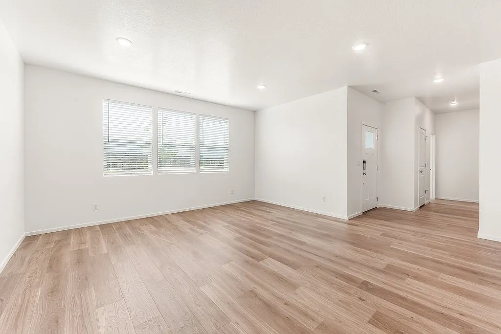 3 bed, 1457 sqft, $2,495 — Photo 3