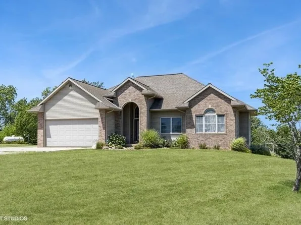 2616 Vine Ave, Ainsworth, IA 52201