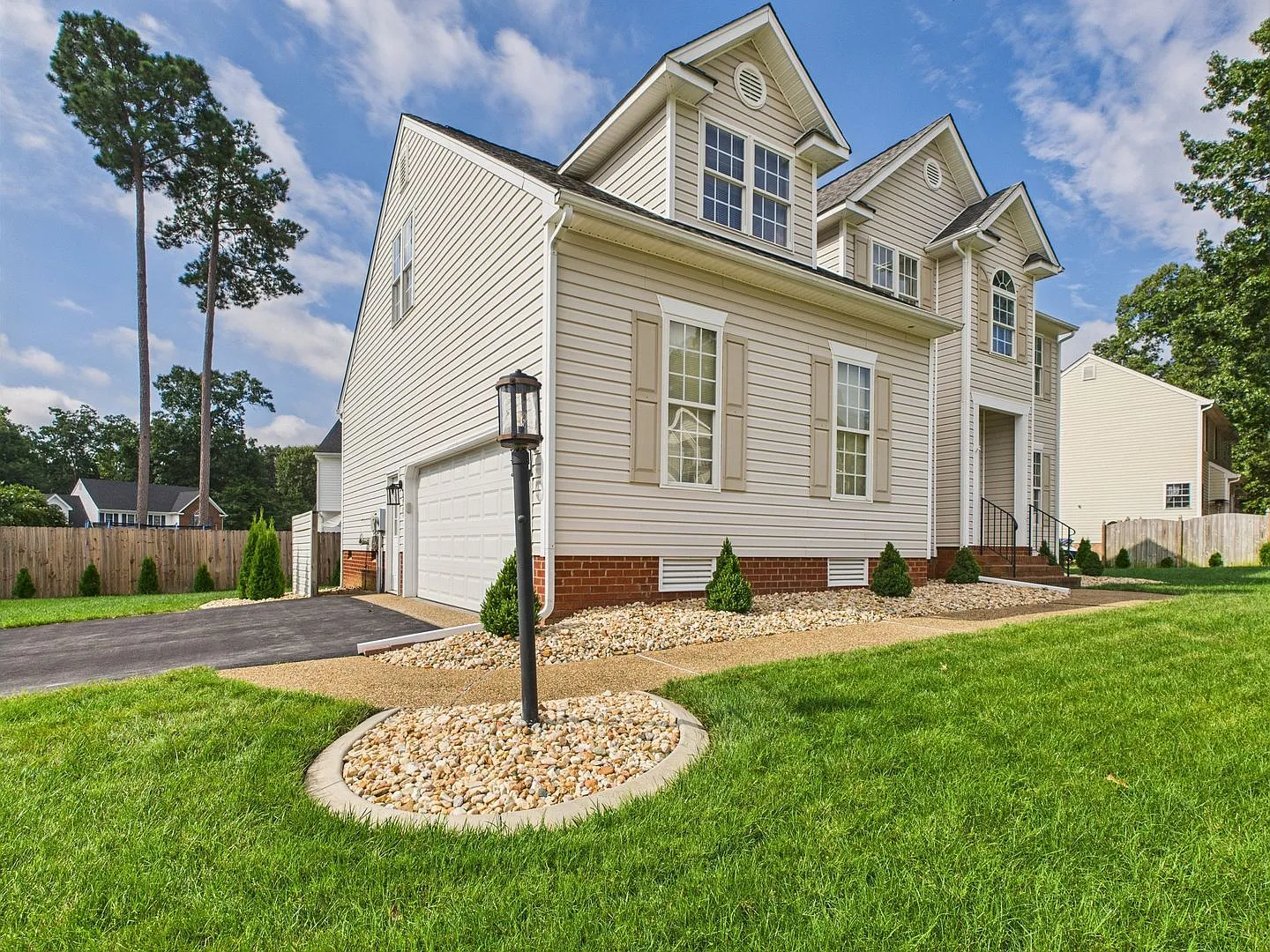 4 bed, 2.5 bath, 2544 sqft, $2,895 — Photo 4