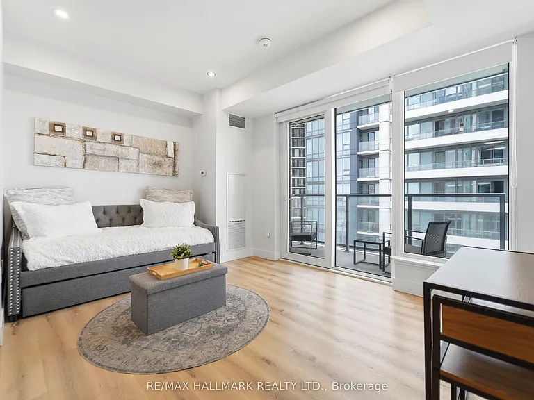 5 Wellington St S #1403 — Photo 3
