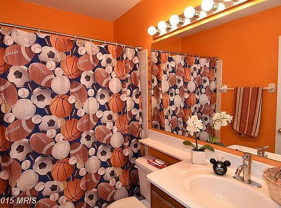full bathroom with tub