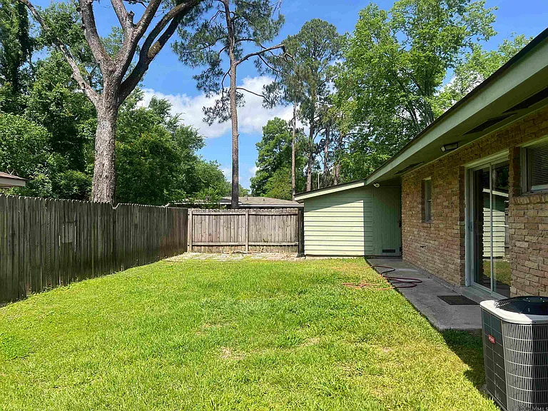 8082 Sholar Dr — Photo 21