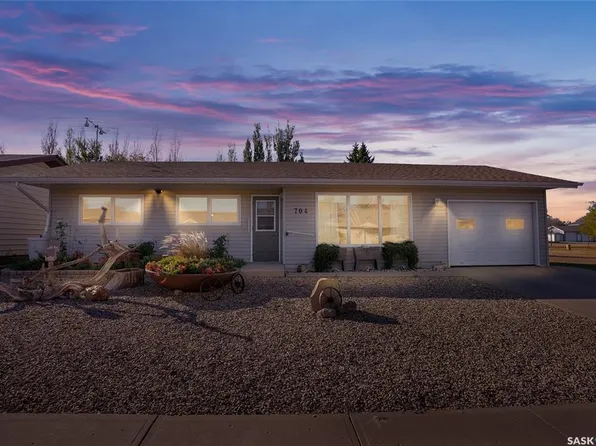 704 Leeville DRIVE, Assiniboia, SK S0H 0B0