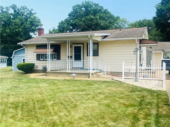 225 W Hopewell Dr, Struthers, OH 44471