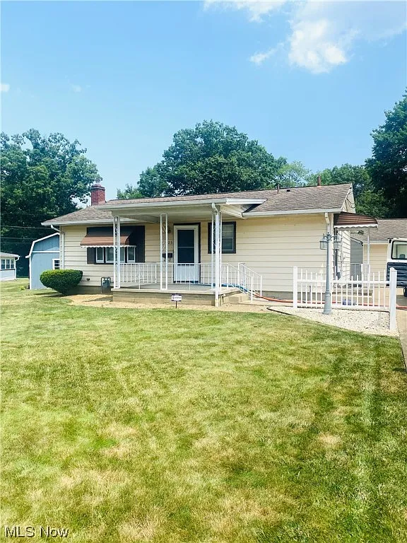 225 W Hopewell Dr photo 1