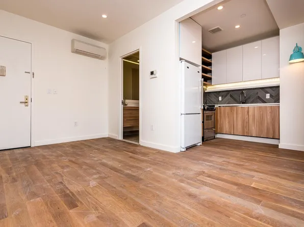 555 Graham Avenue image 1 of 8