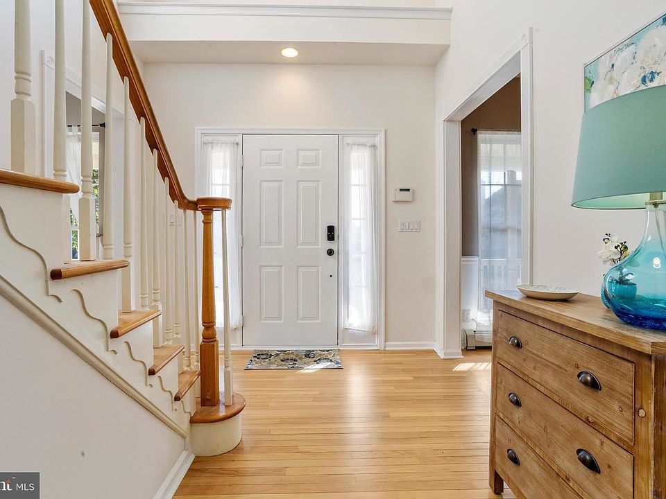 1st image of 22 Crawford Dr