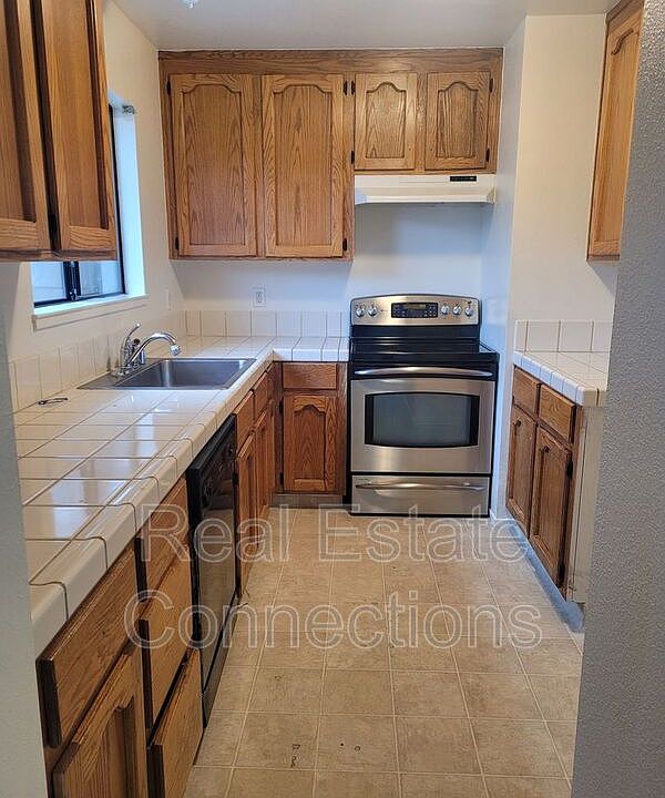 1st image of 4090 Hobart Ave
