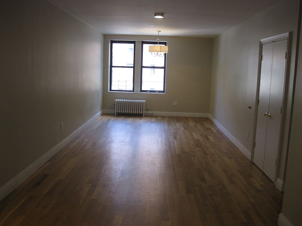 2nd image of 45 Tennis Ct APT B5