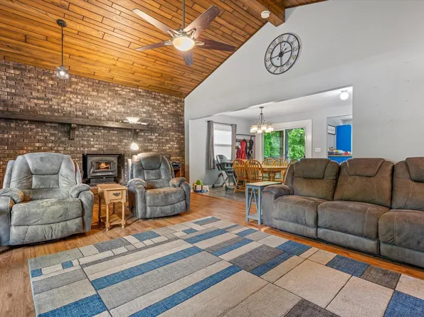 3232 West Fitzsimmons ROAD, Franklin, WI 53132