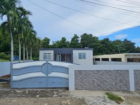 Calle 1 Villas De #11, Garrochales, PR 00652