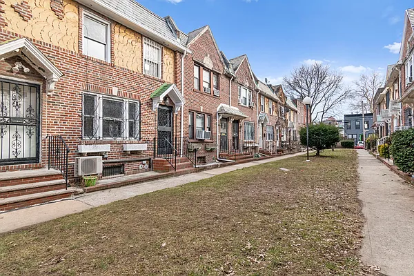 Sold by HomeDax Real Estate | media 14