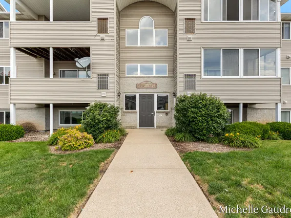 8362 Jasonville Ct SE #40, Caledonia, MI 49316