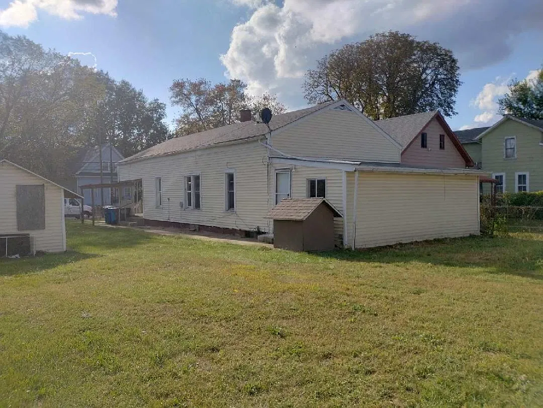 3 bed, 1104 sqft, $1,100 — Photo 2