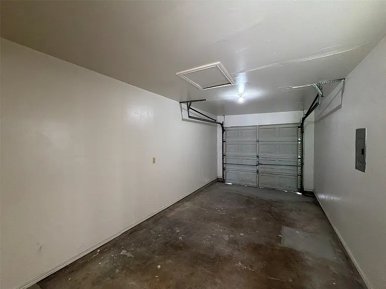 1215 Ridgemont St — Photo 24