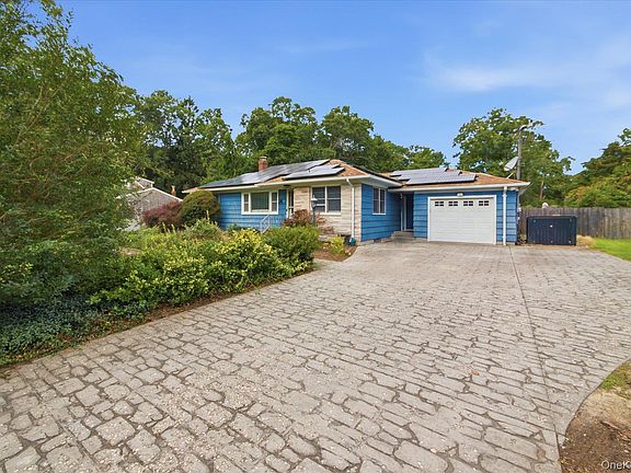 5th image of 220 Hubbard Avenue