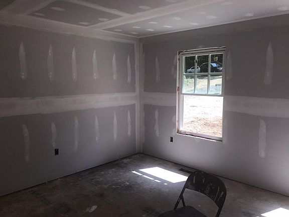 4th image of 511 Black Mountain Rd