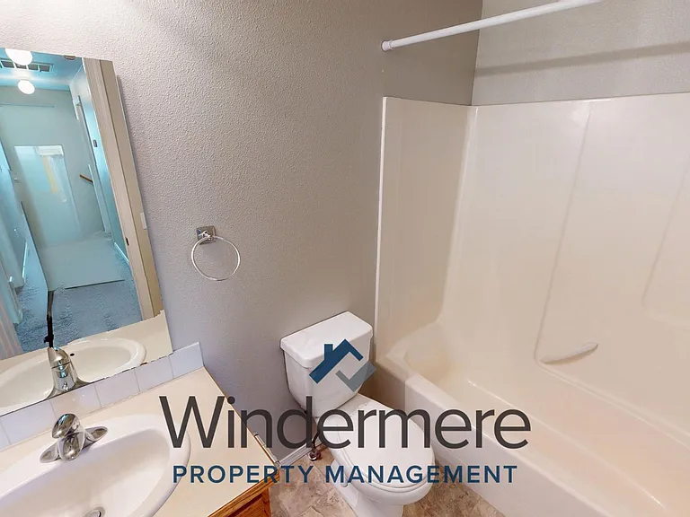 1243 SE Newgate Dr — Photo 14