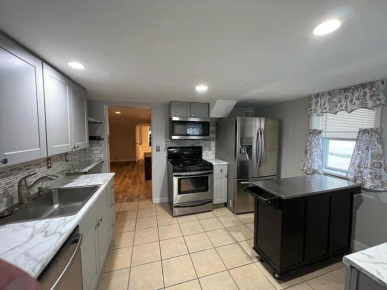 2034 Germaine St #3 — Photo 1