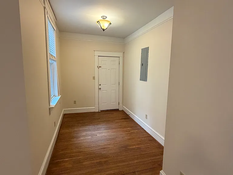 200 W 31st St #202 — Photo 13