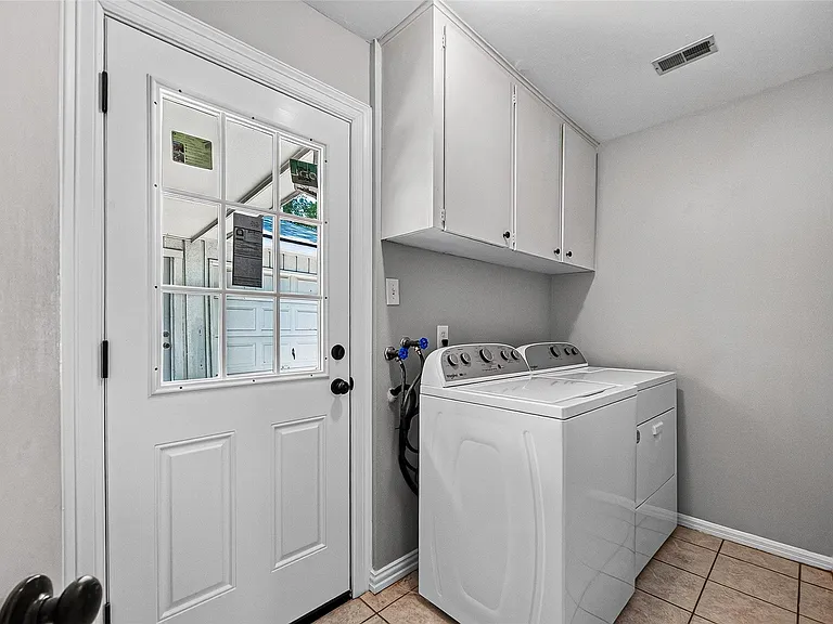 811 Thicket Ln — Photo 16