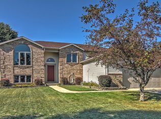 1420 Commodore Ln, Porter, IN 46304