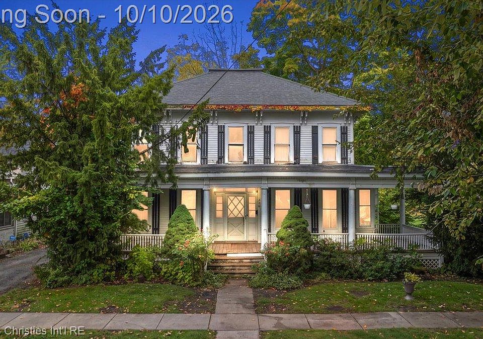1st image of 240 Riley St