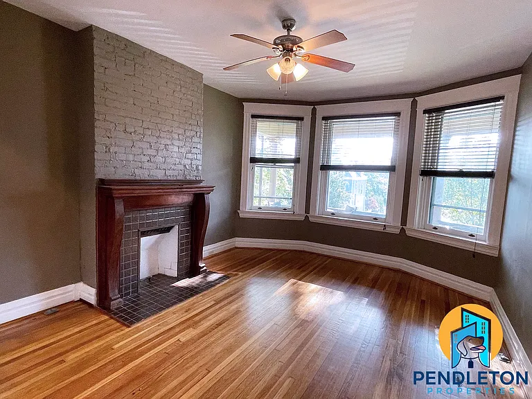 2326 Ashland Ave #1 — Photo 2