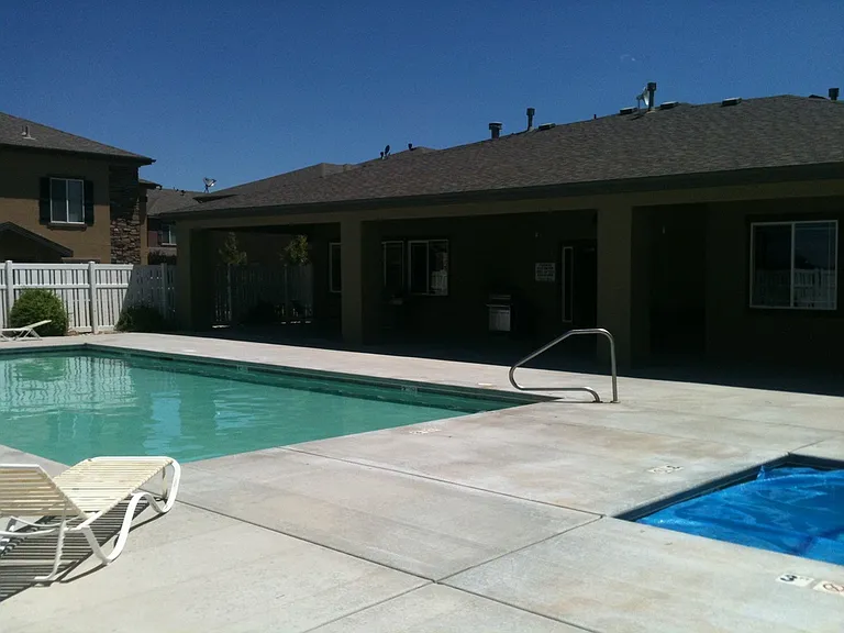 Pool & hot tub