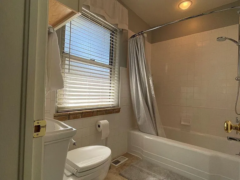 S Clayton St — Photo 19