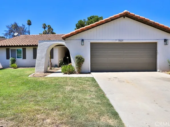 7021 John Dr, Riverside, CA 92509