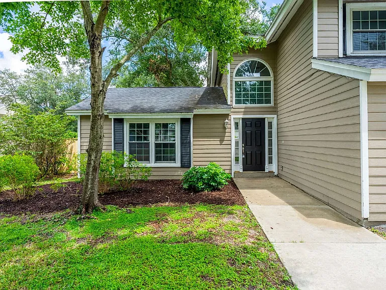 3909 Stonehaven Rd — Photo 3