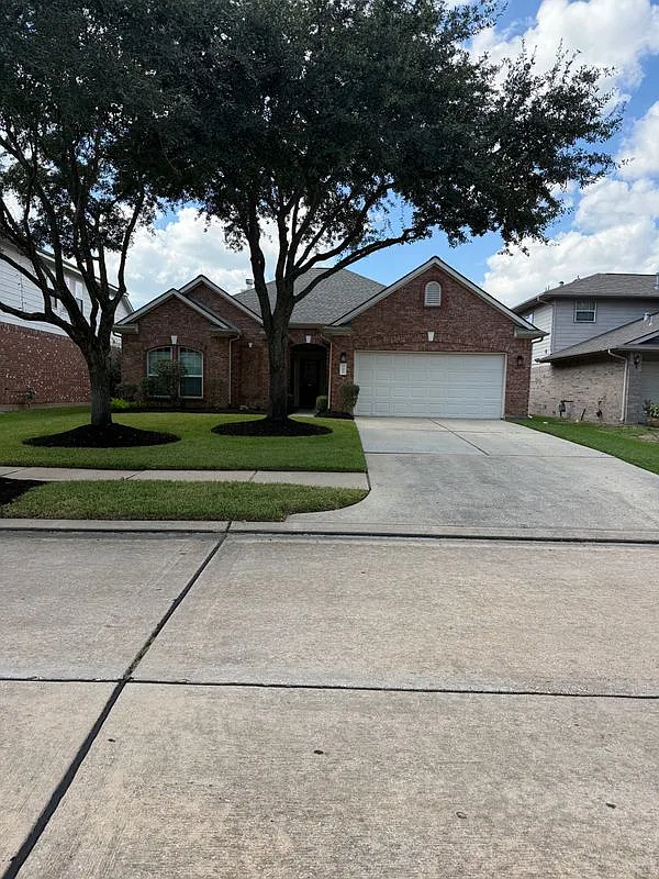 3 bed, 2.0 bath, 2257 sqft, $2,500 — Photo 1