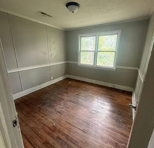 424 Loring Dr — Photo 5