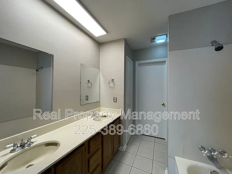 910 W Macci St #18D — Photo 13