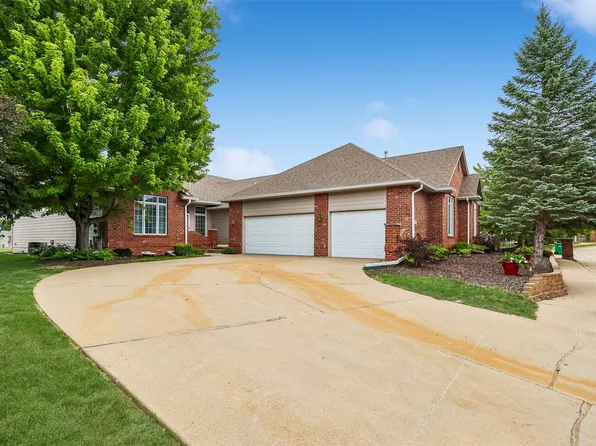 1911 NW 126th St, Clive, IA 50325