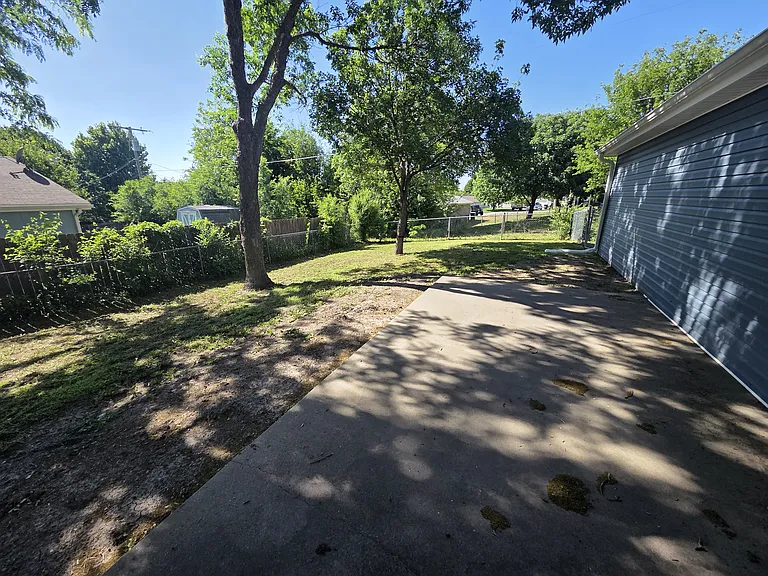 401 Stallion St — Photo 15