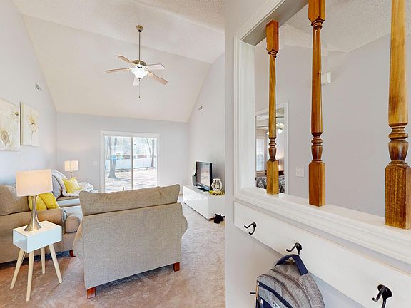 2nd image of 1342 Glastonbury Rd