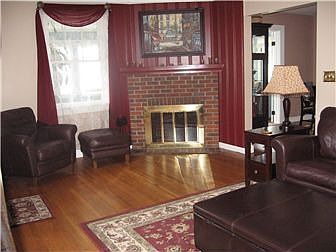 3rd image of 111 Kenwood Ln