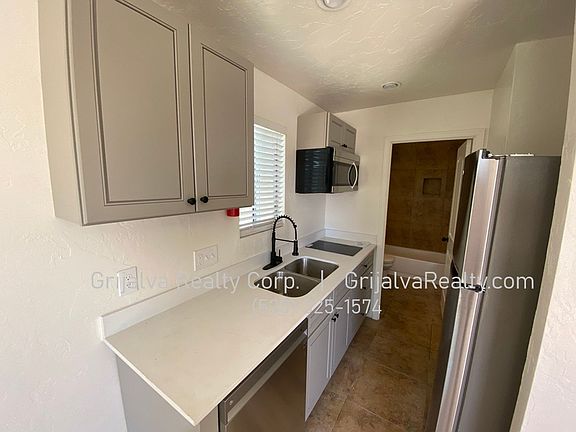 5th image of 1030 E Lee St APT 5