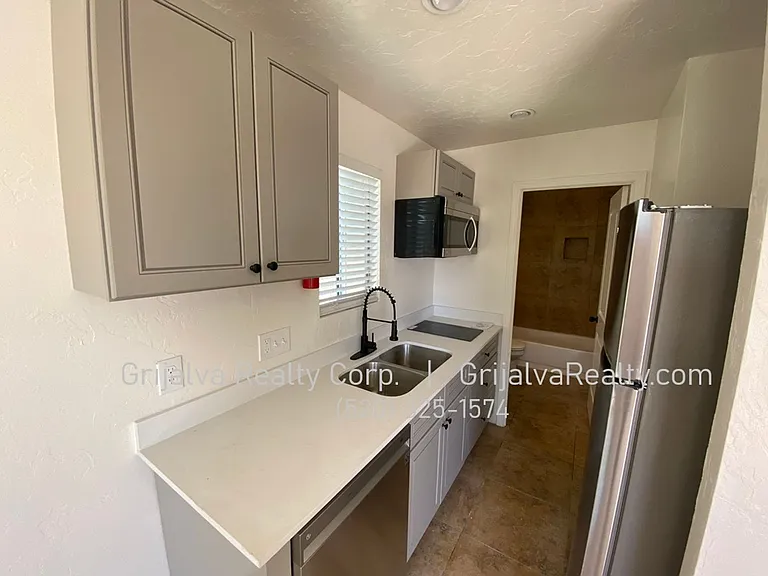 1030 Lee — Photo 22