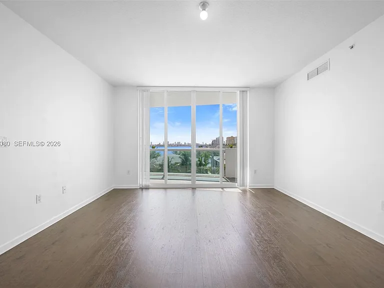 7910 Harbor Island Dr #402 — Photo 5