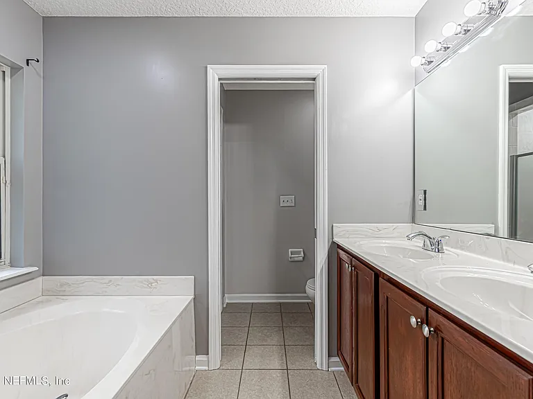 2243 Trailwood Dr — Photo 34