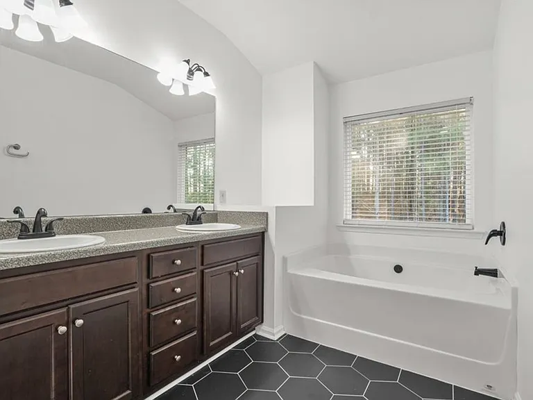 702 Barberry Dr — Photo 16