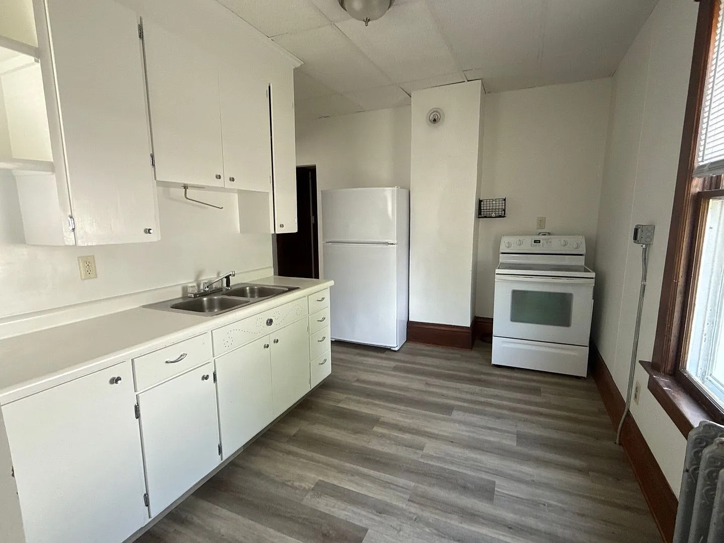 802 Main ST — Photo 2
