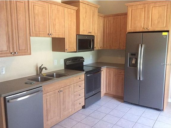 3rd image of 1237 N Cranberry Blvd