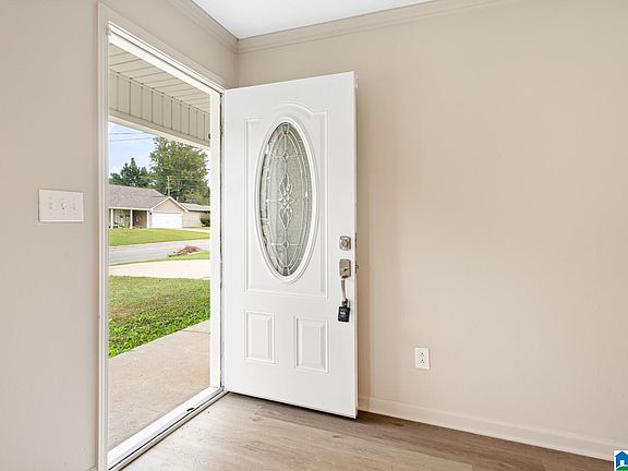 4th image of 18487 Thoroughbred Dr