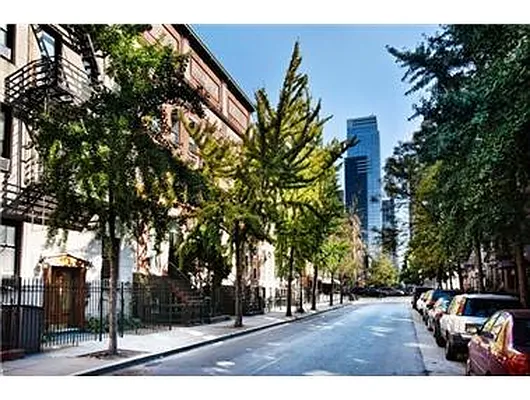 Sold by Douglas Elliman | media 14