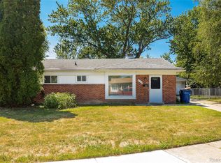 21763 Dexter Ct, Warren, MI 48089