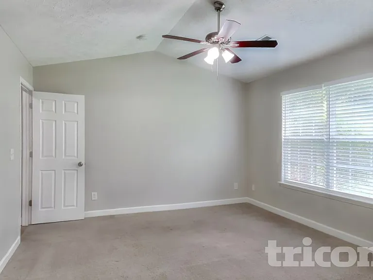 649 Belgium Dr — Photo 7